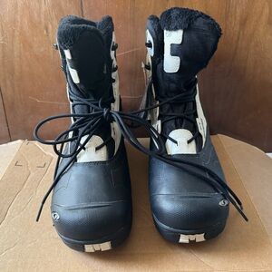 Salomon boots Women’s size 9